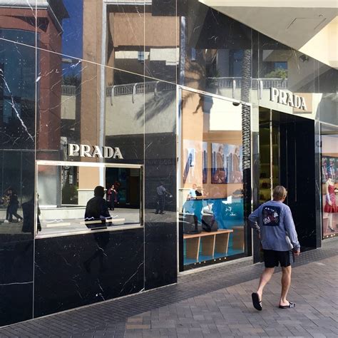 Prada outlet stores locations